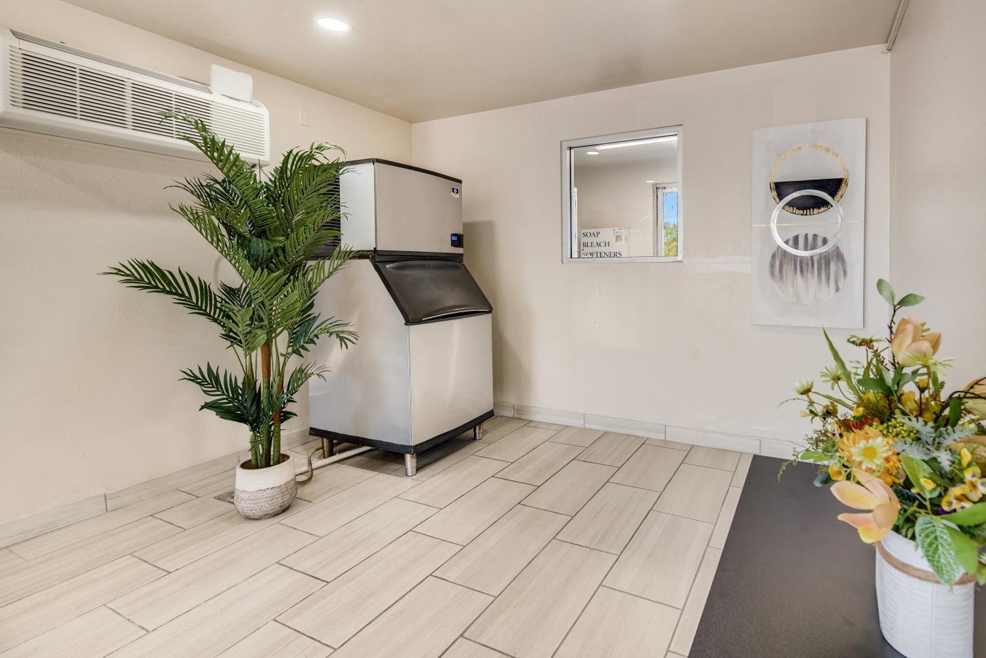 Econo Lodge Stockton Near I-5 Fairgrounds Bagian luar foto