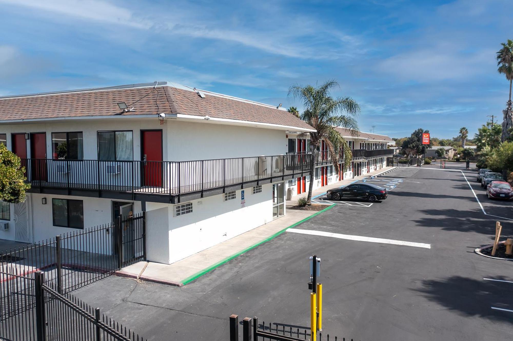 Econo Lodge Stockton Near I-5 Fairgrounds Bagian luar foto